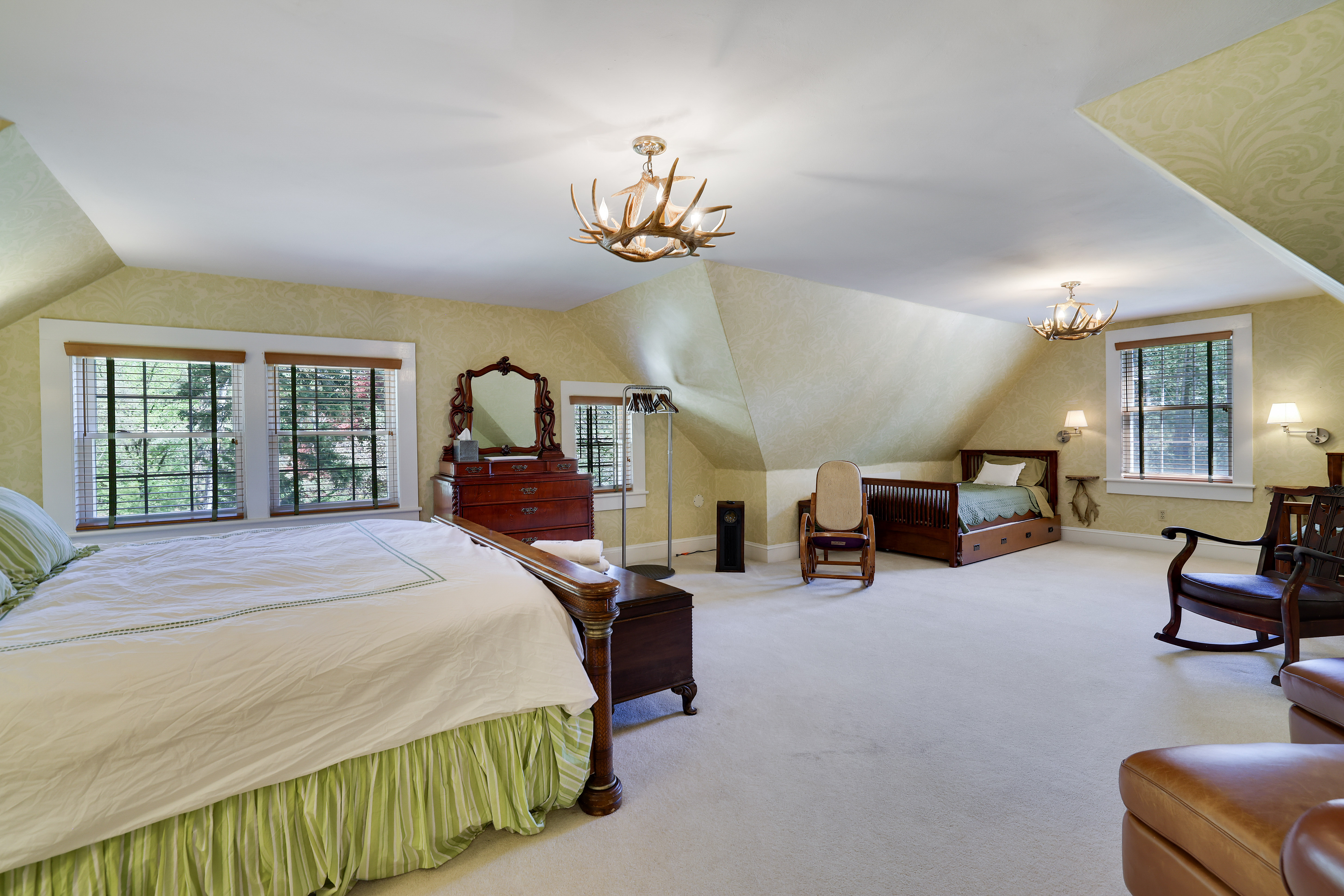 Austrian (king, 2 twins + twin trundle)