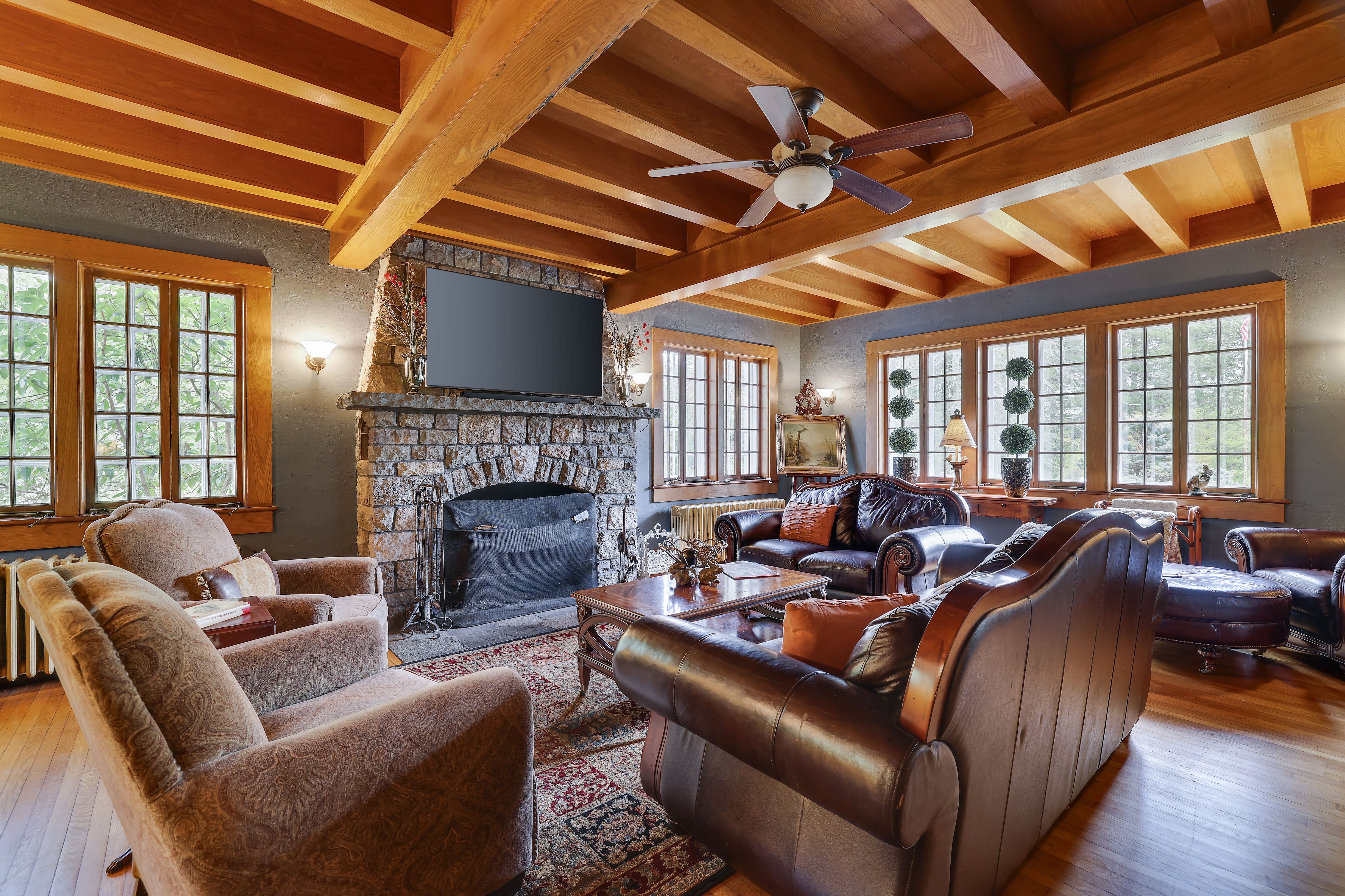 Versatile Spaces to gather for groups of all sizes